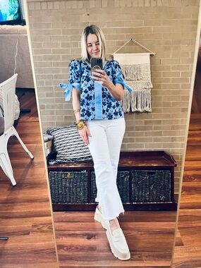 entro Blue Floral V-Neck Tie-Sleeve Blouse